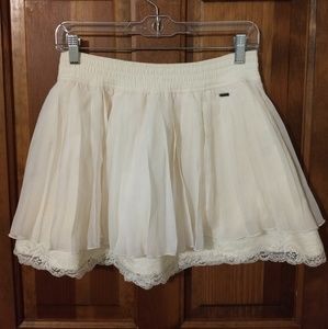 Pleated tulle cream mini skirt with lace trim